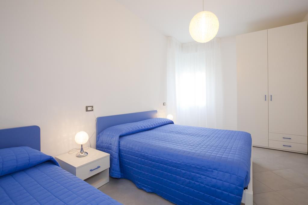 Appartamenti Emma 4 Leoni Caorle Habitación foto